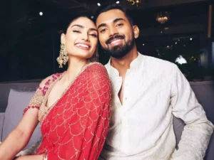Athiya Shetty & Kl- Rahul looking nice.